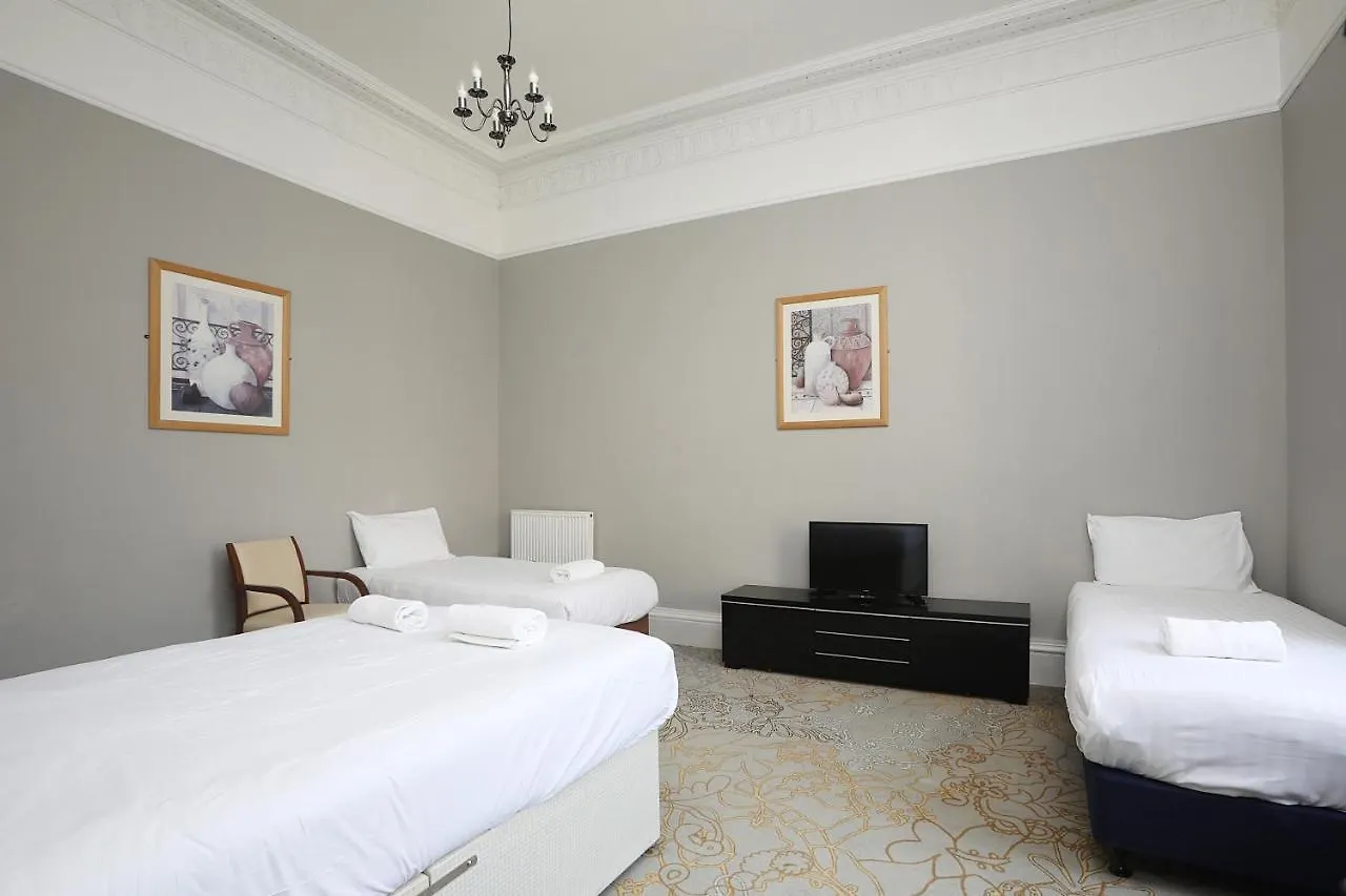 Cairn Hotel & Apartments Edinburgh 3*,