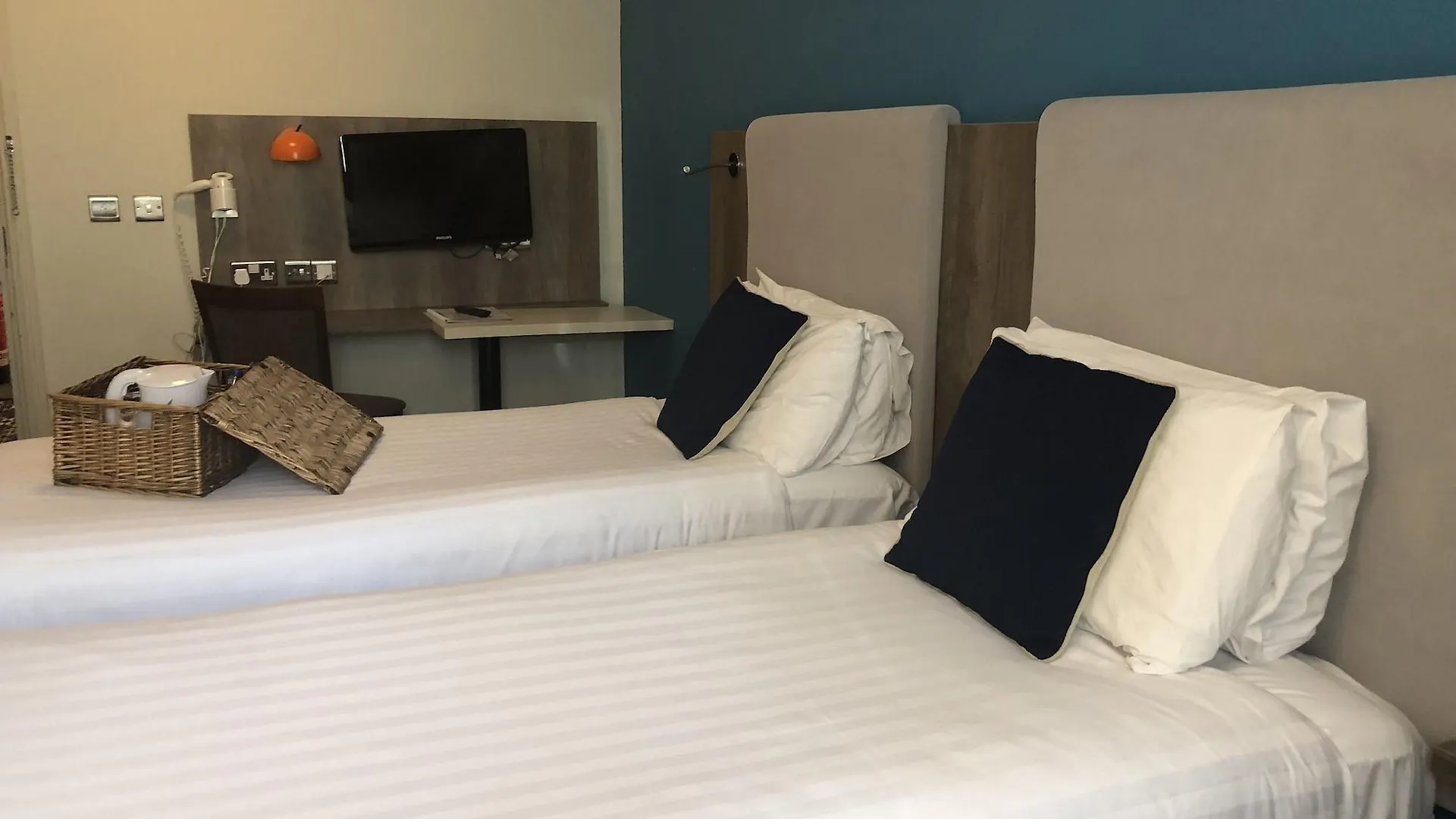 Cairn Hotel & Apartments Edinburgh