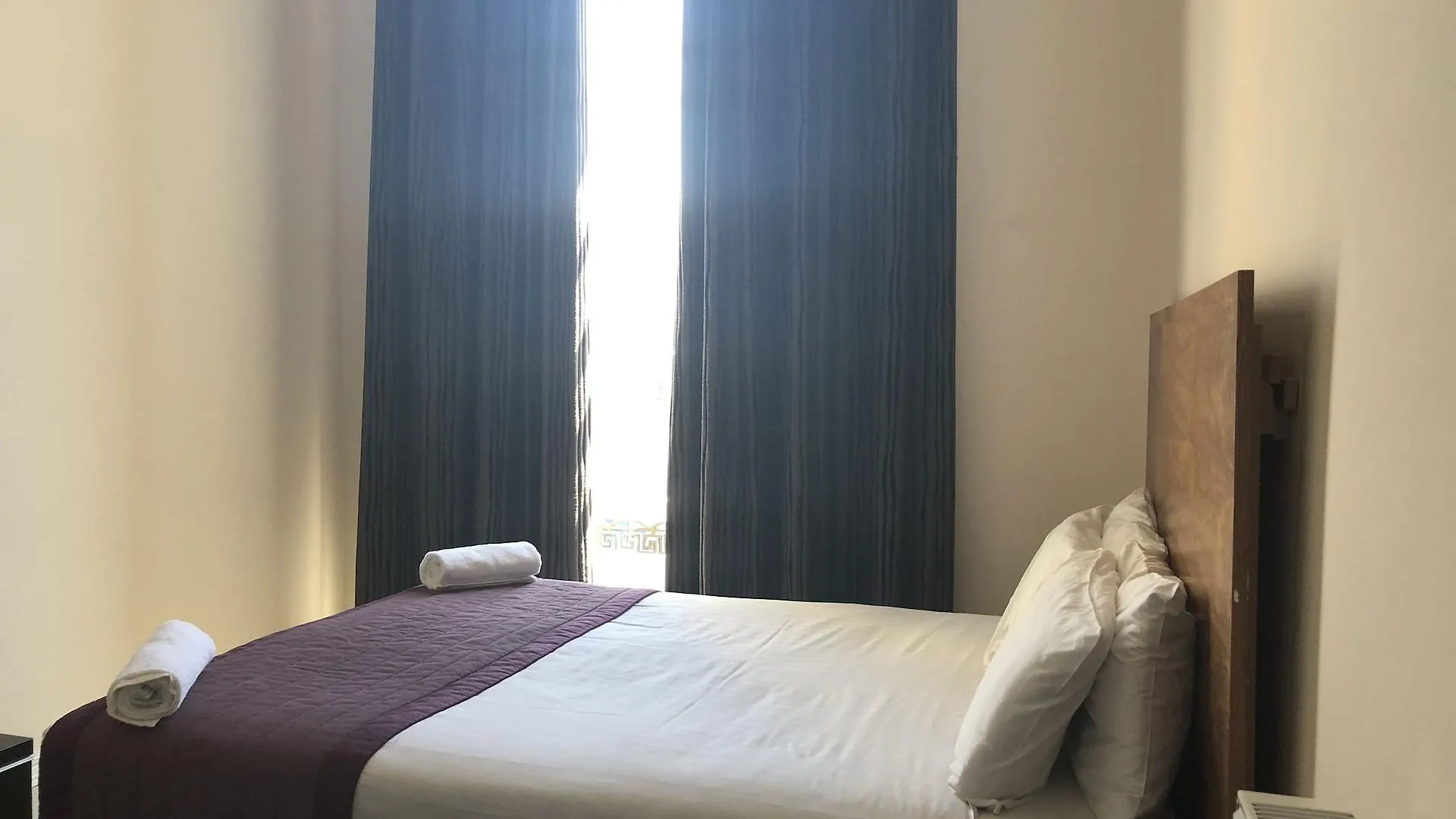 Cairn Hotel & Apartments Edimburgo 3*,
