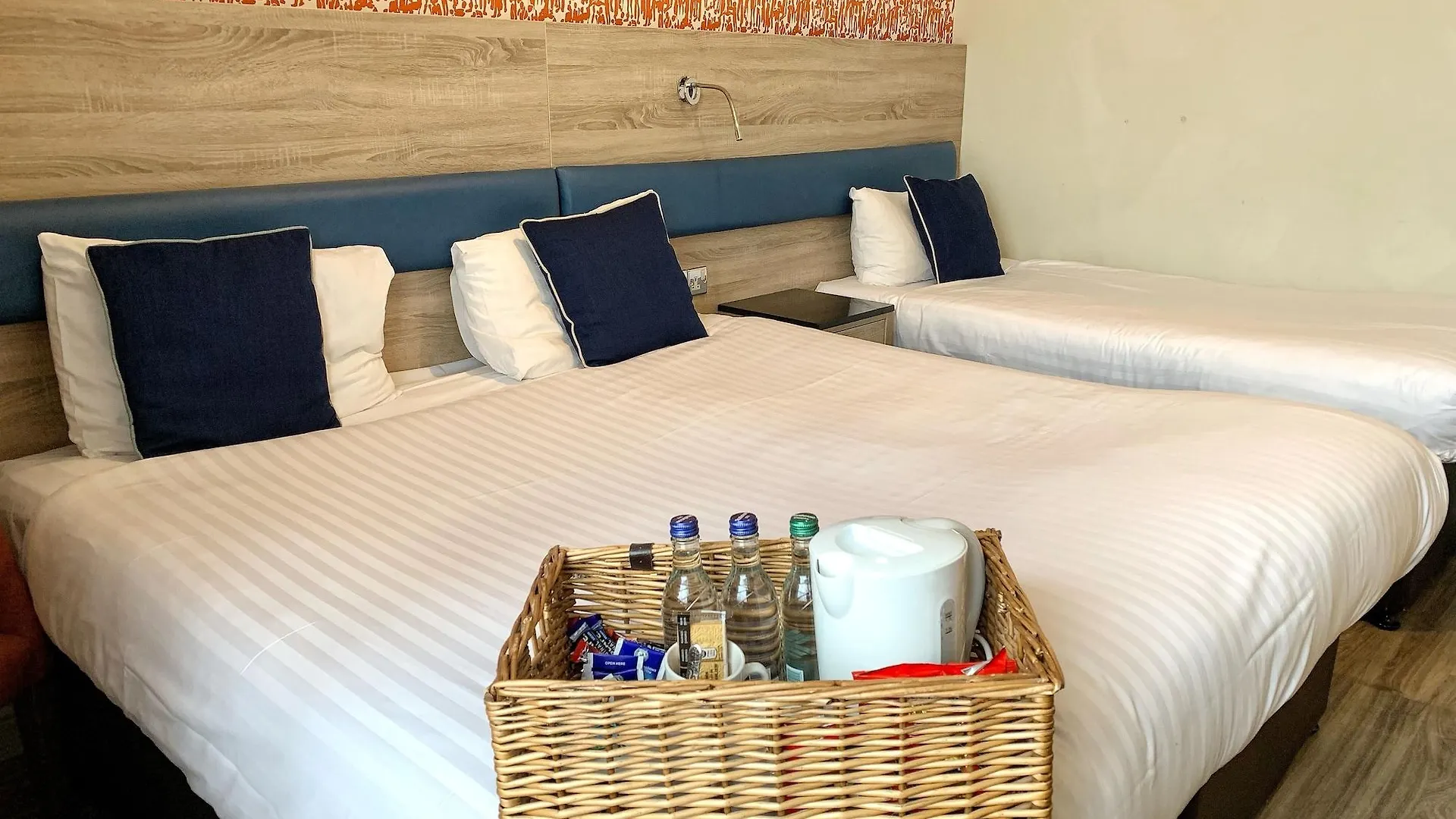 Cairn Hotel & Apartments Edimburgo 3*,